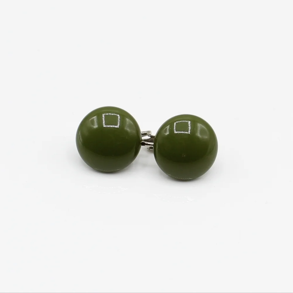 Vintage enamel button clip earrings - Picture 5 of 7